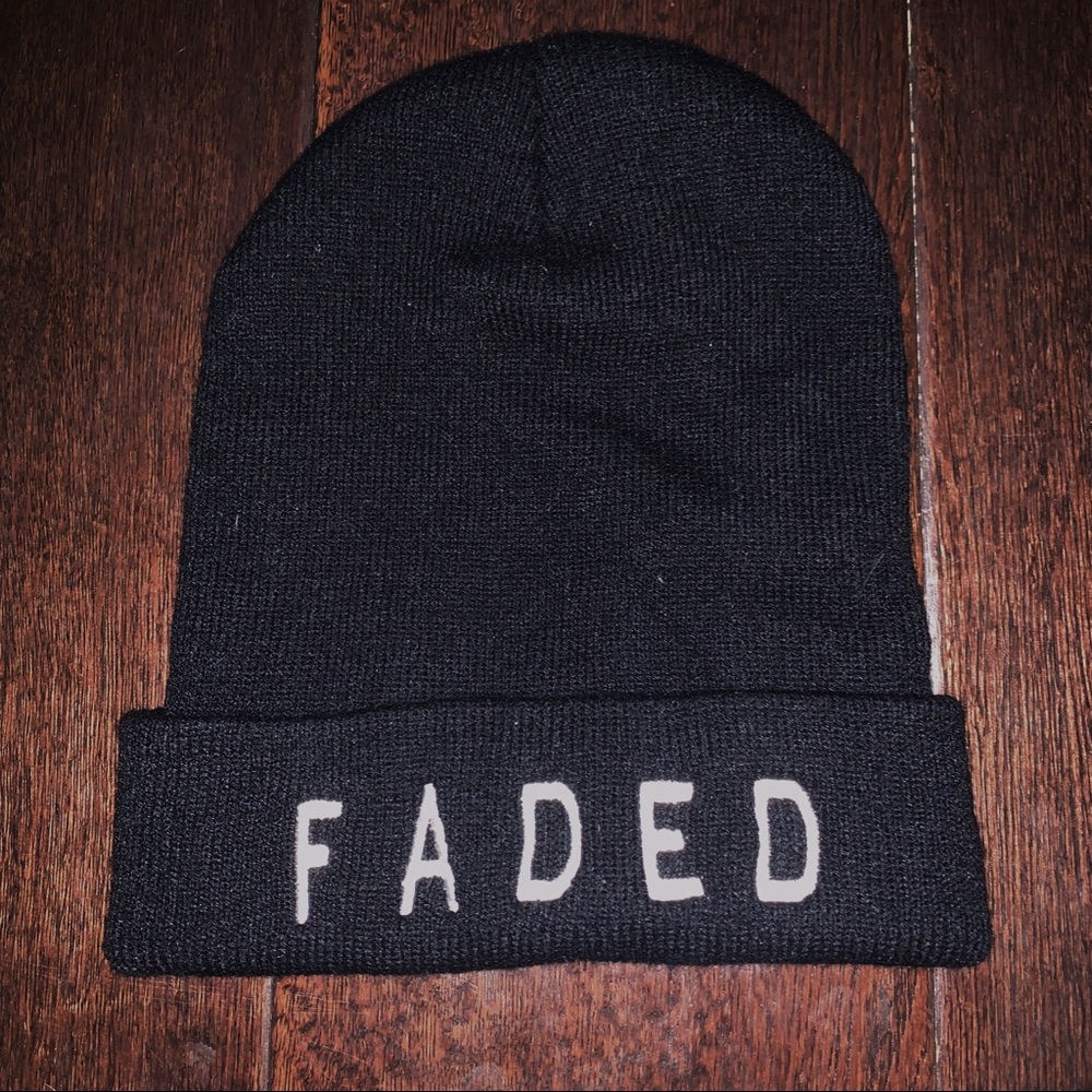 BRANDY MELVILLE beanie